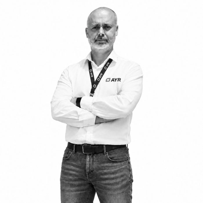 César Gil, Responsable de Instalación Comercial · AYR